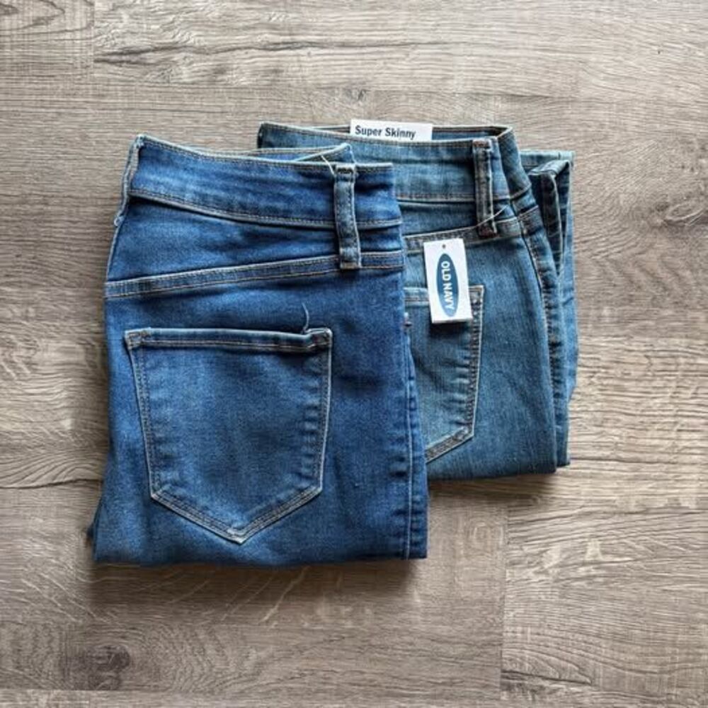 Old Navy Rockstar and Super Skinny Jeans Bundle Women size 4